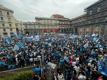 Tripudio azzurro a Napoli: le immagini più belle della festa scudetto 17
