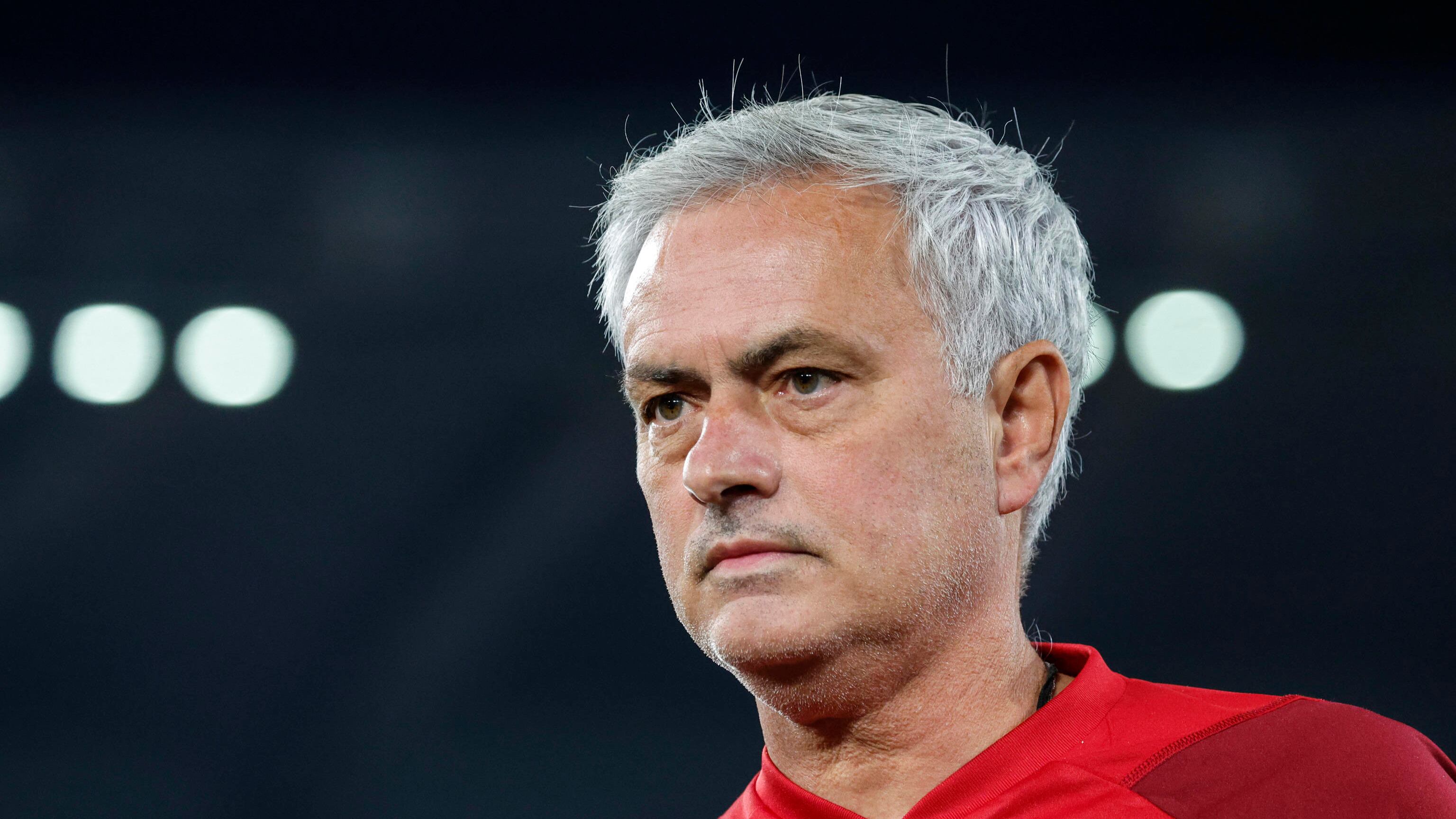 Mou stuzzica un'Inter riposata: "Calha via è ok, Lukaku da noi no?"