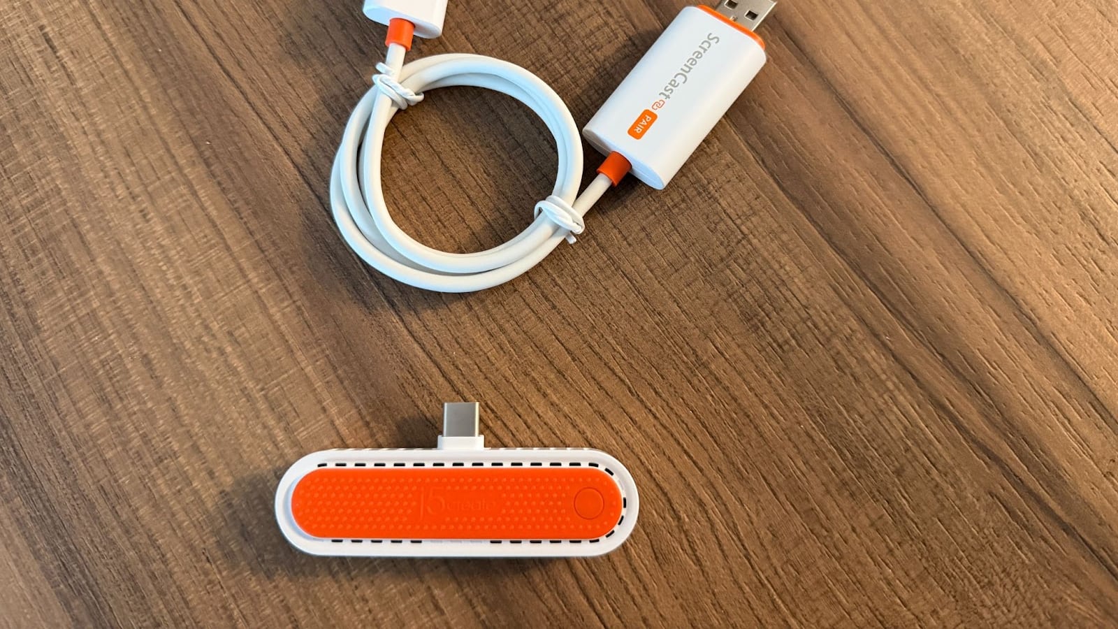 L’accessorio per connettersi a qualsiasi schermo senza fili: abbiamo provato J5Create ScreenCast Duo Mini