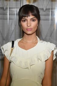 Emily Ratajkowski, sexy in accappatoio 29