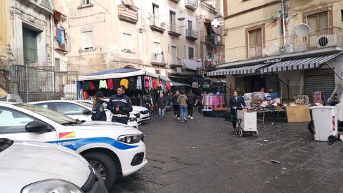 I controlli delle forze dell'ordine nel mercato storico del Buvero 4