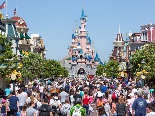 Perché abbiamo ancora bisogno di sognare: il fenomeno Disneyland Paris