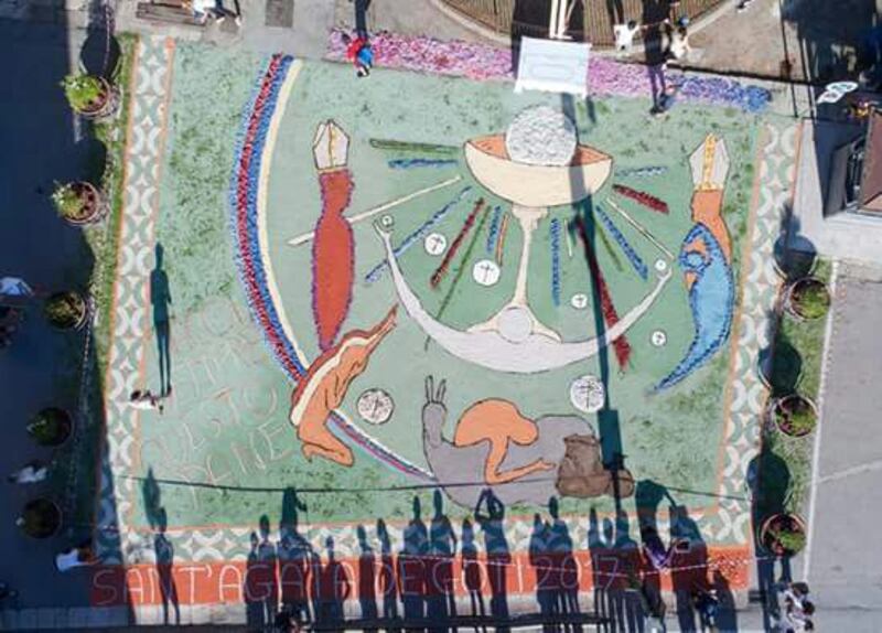La tradizionale "Infiorata" di Sant'Agata Dei Goti torna con “I Miracoli Eucaristici” 7