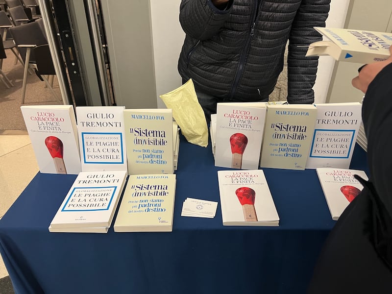 "Chi decide il nostro futuro": tutte le diapositive dell'evento 1