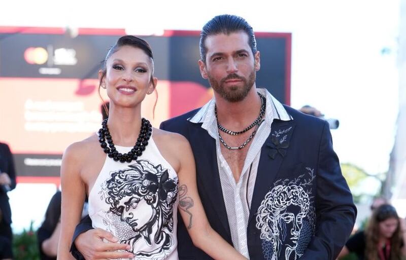 Can Yaman e Sara Bluma