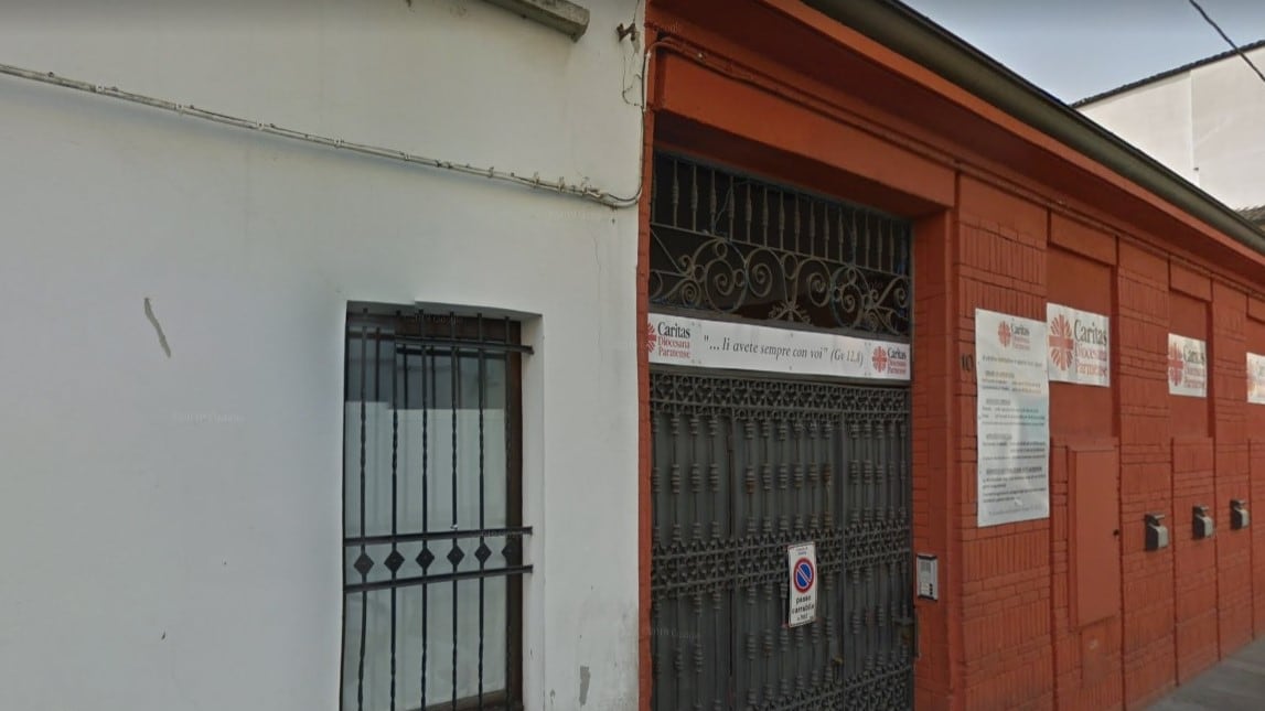 Parma, aggredisce volontario e agenti: preso pregiudicato clandestino