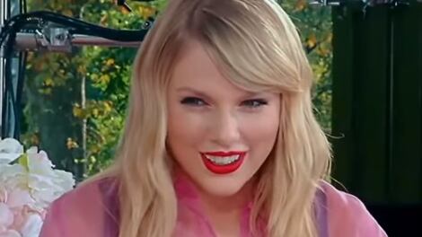 Record per "Lover" di Taylor Swift. E lei paga la pizza ai fan prima del concerto