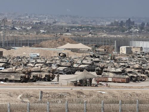 Medioriente, l'Idf bombarda grattacielo usato da Hamas. Trump: "Temo che alcuni ostaggi siano morti di recente"