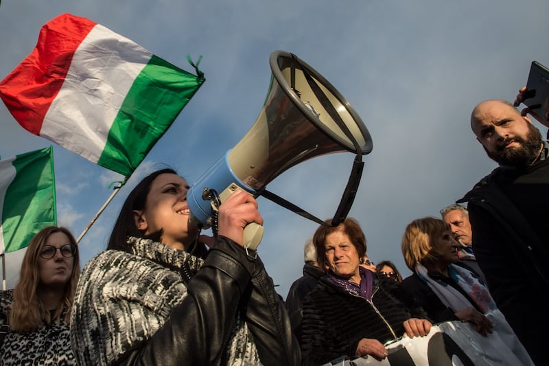 Roma, la protesta anti-rom arriva anche a Casalotti  2
