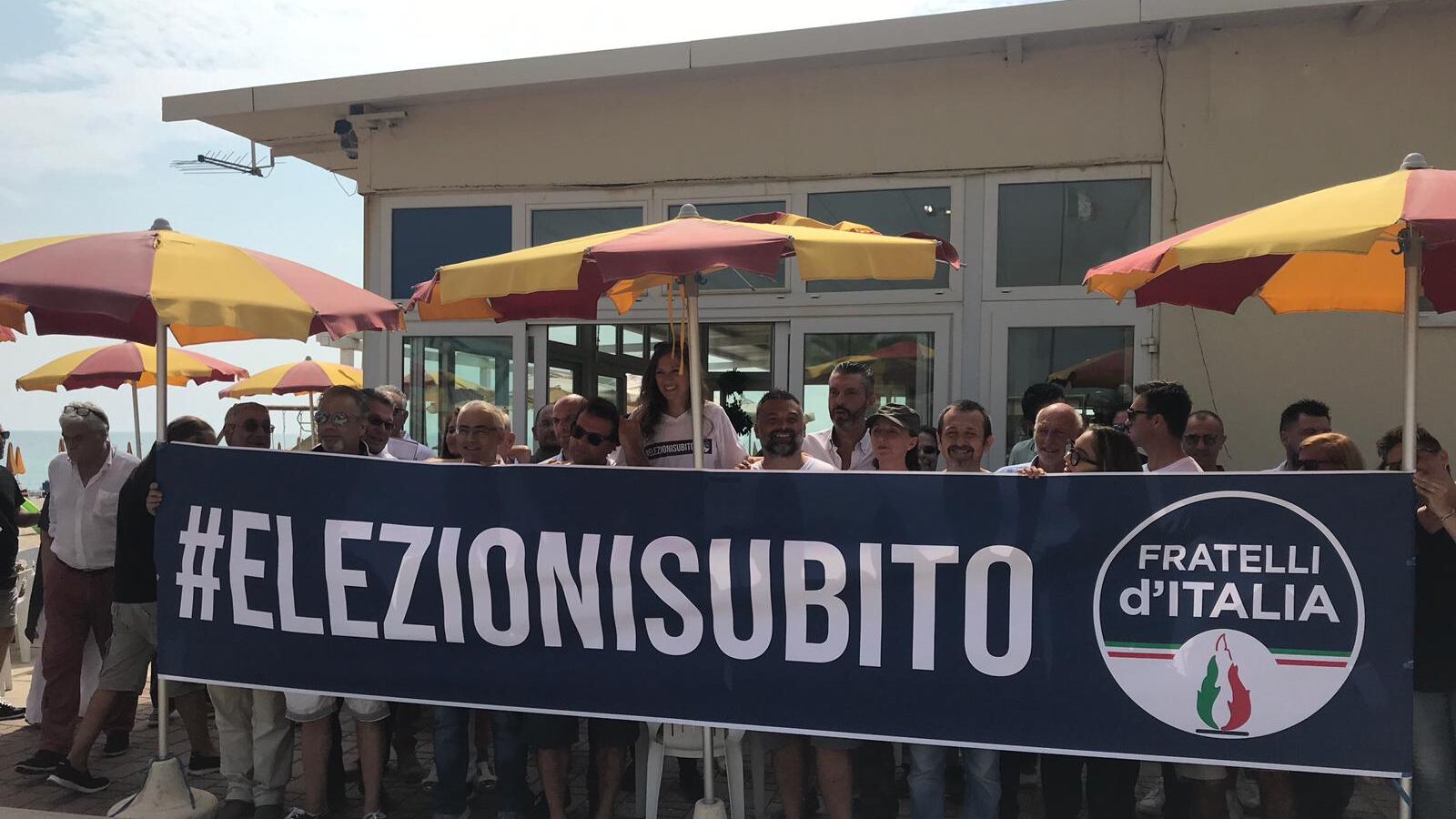 Crisi di governo, FdI raccoglie firme per chiedere il voto subito