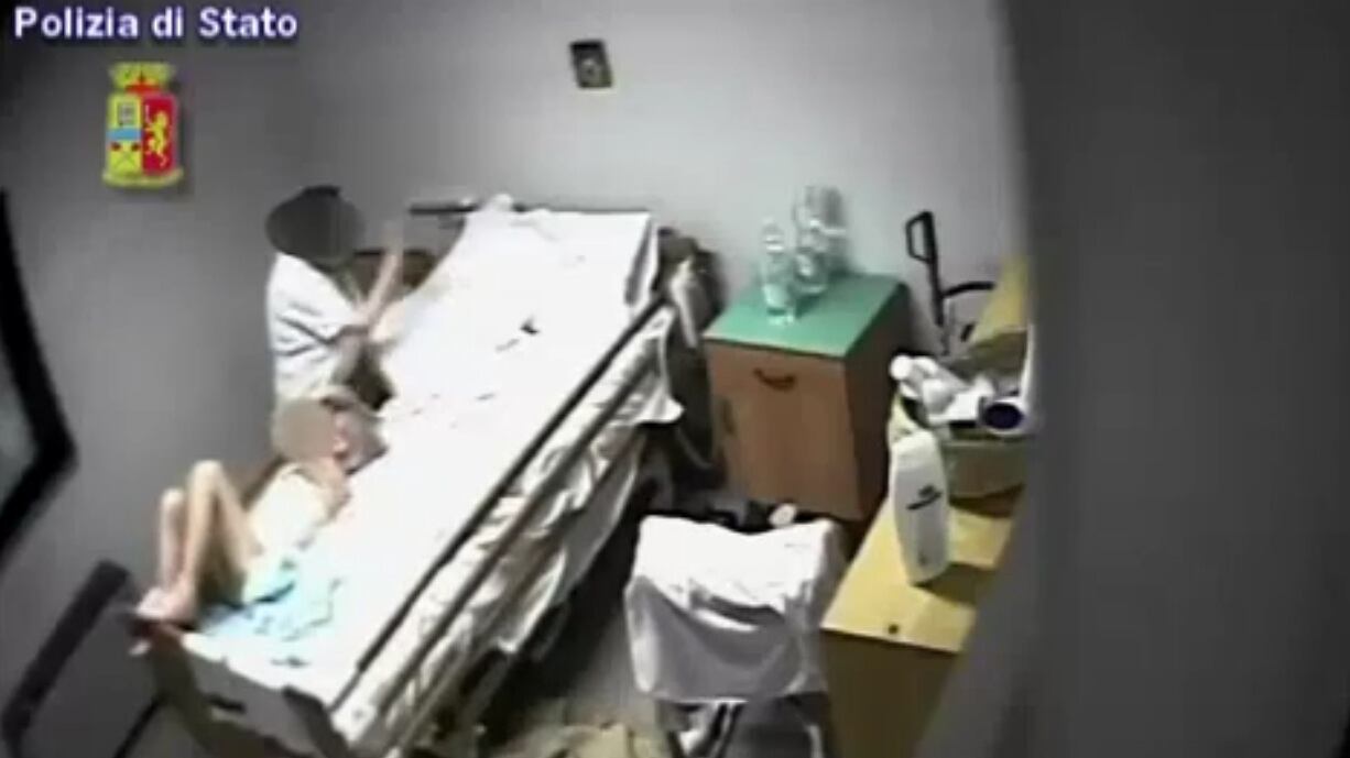 Prato, maltrattavano anziani. Sospesi nove infermieri