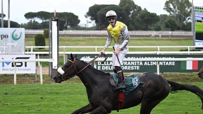 Goldenas e Dario Di Tocco vincono il 140° Derby italiano di Galoppo