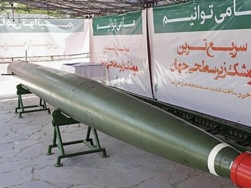 L'Iran testa siluri superveloci nello Stretto di Hormuz