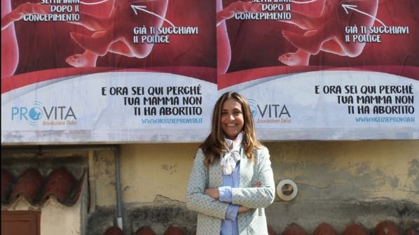 Il manifesto pro-life censurato dalla Raggi rispunta a Biella