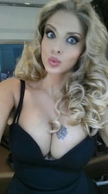 Francesca Cipriani diventa un procace Babbo Natale 18