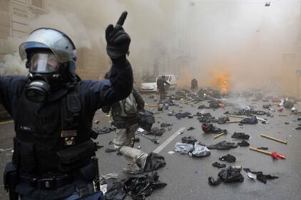 I black bloc si cambiano d'abito e fuggono 6