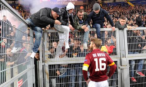 Europa League, faccia a faccia tra i giocatori della Roma e i tifosi 8