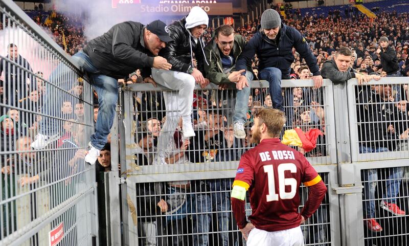 Europa League, faccia a faccia tra i giocatori della Roma e i tifosi 8