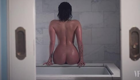 Demi Lovato ritrova se stessa nella nudità 13
