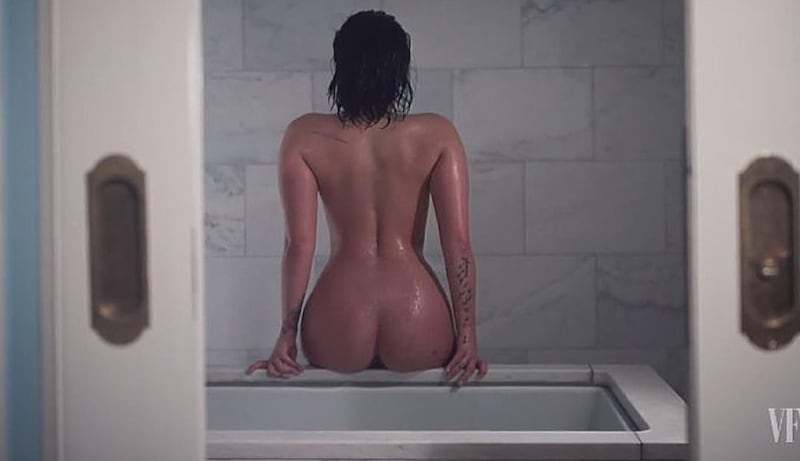Demi Lovato ritrova se stessa nella nudità 13