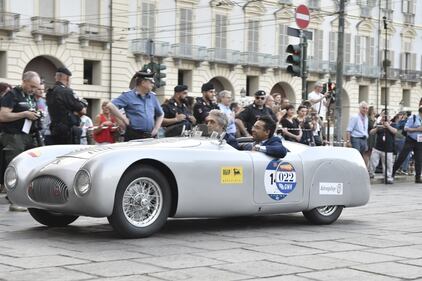 Sfilata di automobili a Torino per il Motor show 11