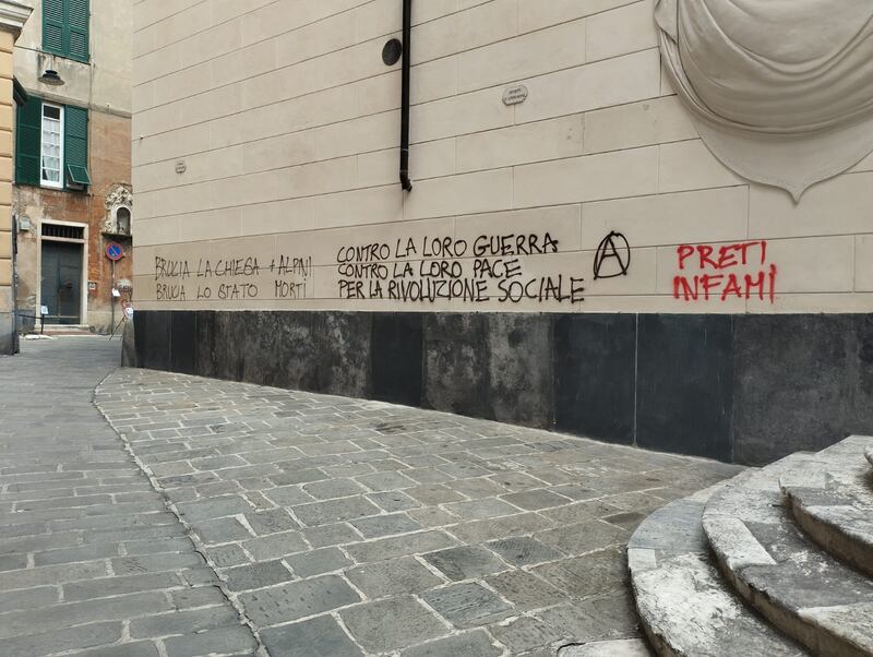La vergogna contro gli alpini: tutte le foto 1