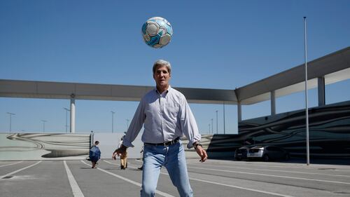 Anche Kerry gioca a calcio 1
