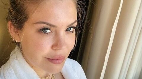Costanza Caracciolo risponde a chi le dà della "grassa": "Avete rotto"