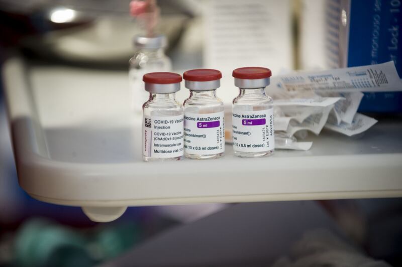 Covid, stop all'isolamento (ma non alle vaccinazioni)
