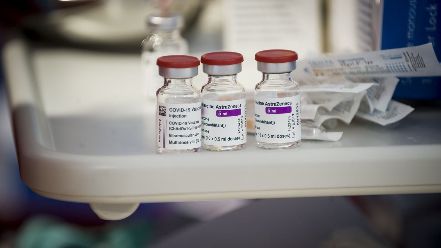 Covid, stop all'isolamento (ma non alle vaccinazioni)