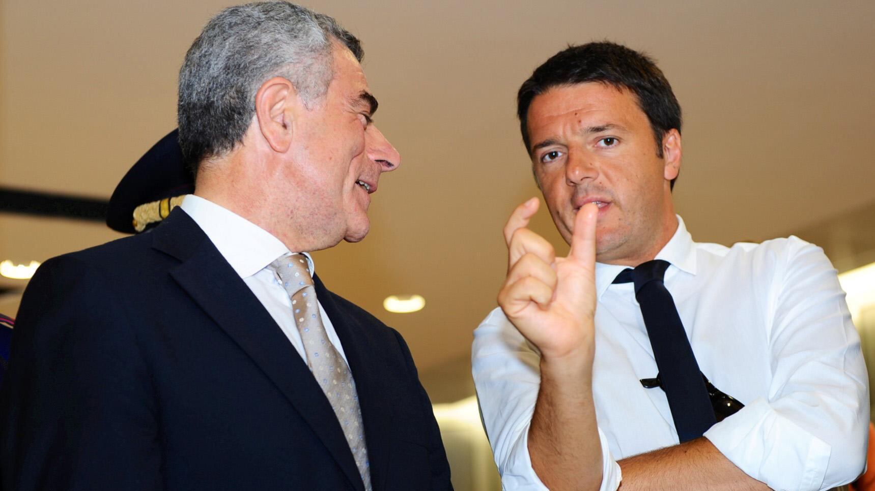 La minaccia di Moretti a Renzi: se mi tagli lo stipendio vado via