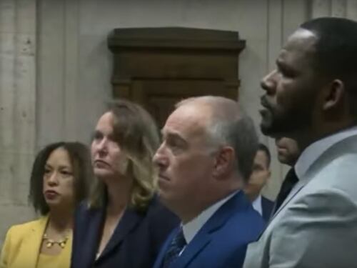 "Sesso con minorenni". Arriva la condanna per il rapper R.Kelly