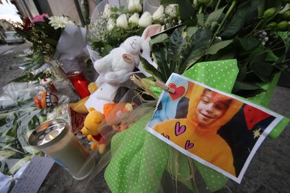 "Lo colpiva e lo strozzava": così morì Giuseppe, il bimbo ucciso dal patrigno