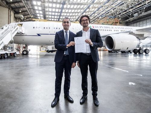"Termina l'arroganza di Renzi". Salta il contratto dell'Air force