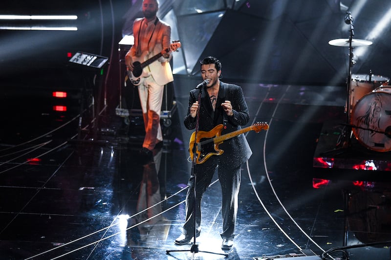 Sanremo 2024: ecco il look della prima serata del Festival dei The Kolors 1