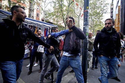 Milano, antagonisti attaccano Salvini 1