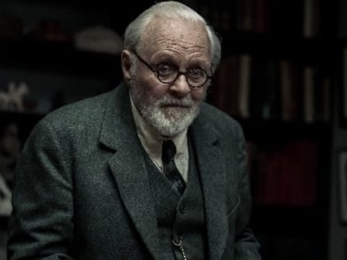 Sigmund Freud vs C. S. Lewis. L'epico scontro tra ragione e fede