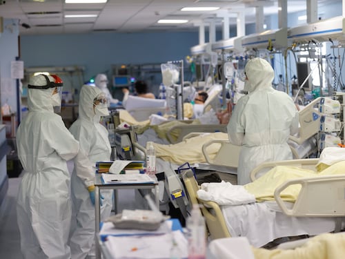 "Ha iniziato la giostra evolutiva". Ecco come si trasforma il virus