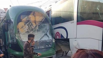 Milano, pullman sperona tram: immigrati nordafricani sciacalli tra i feriti