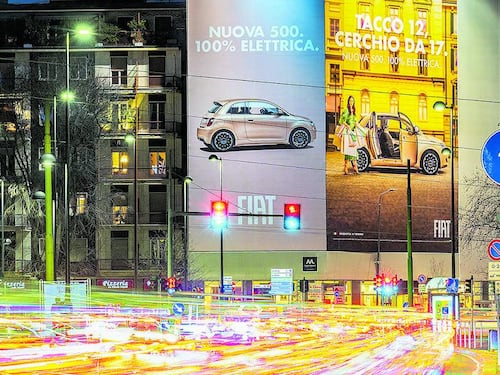 Spazi cresciuti del 430%. “La pubblicità luminosa toglie anche il sonno”