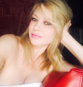 Anna Falchi, bacio hot per i fan 9