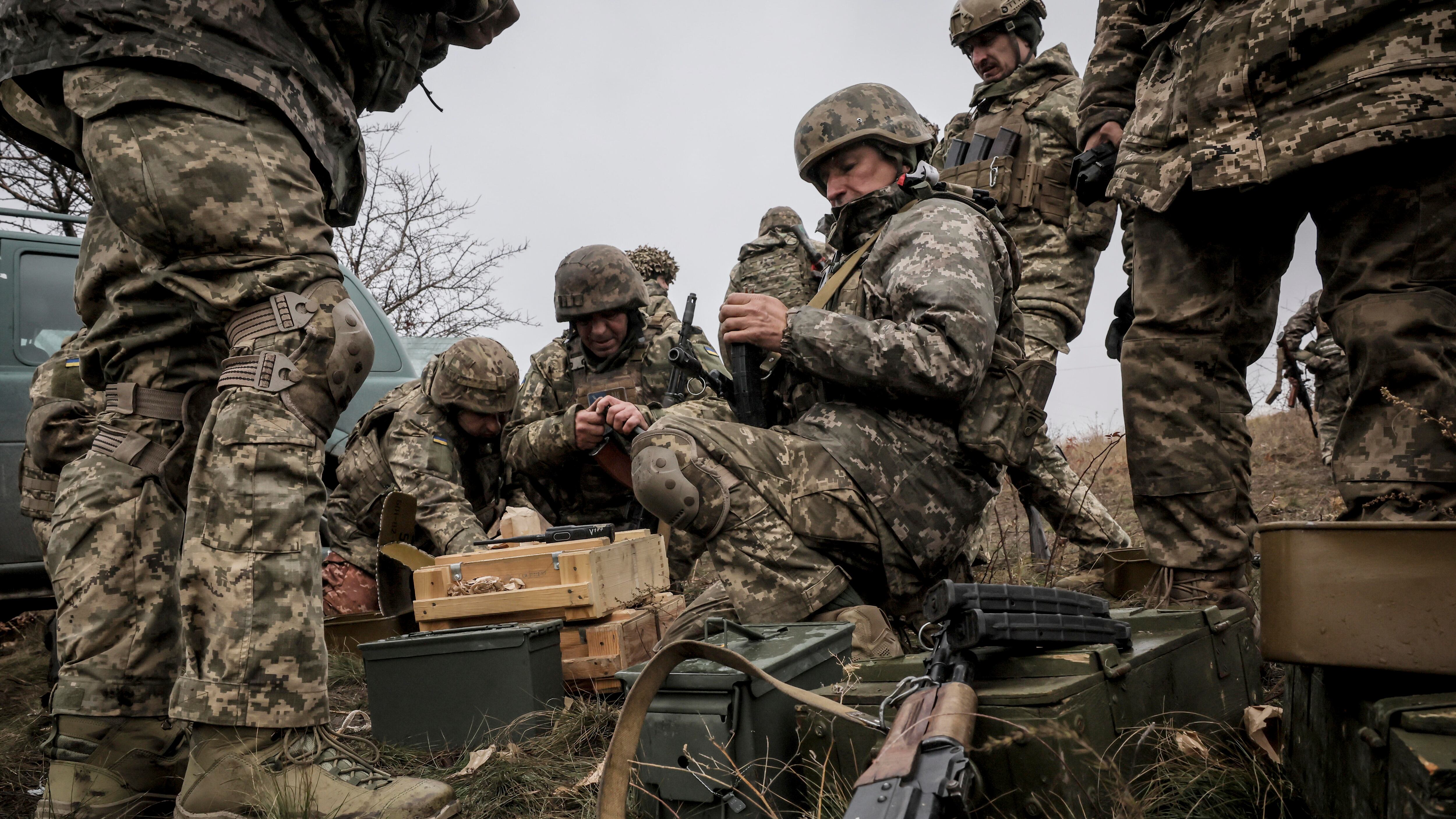 Truppe in Ucraina per sostenere Kiev: l'Ue divisa su come proteggere Zelensky