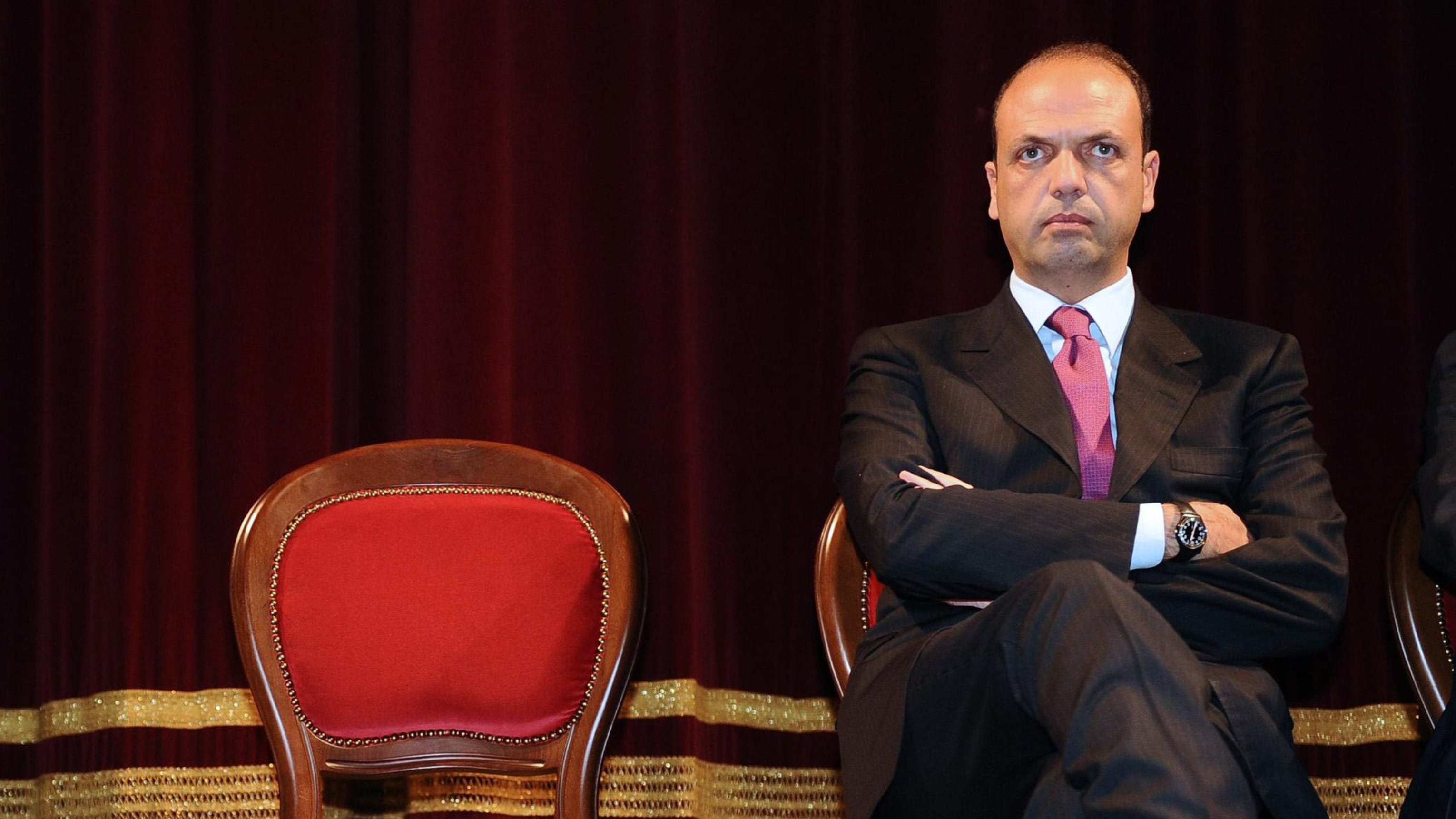 Alfano prepara il divorzio dal Cav: "Non posso annullare le primarie"
