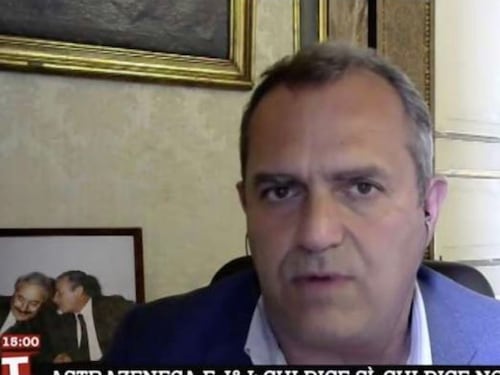 Giggino si traveste da Mélenchon: l'ultima farsa di De Magistris
