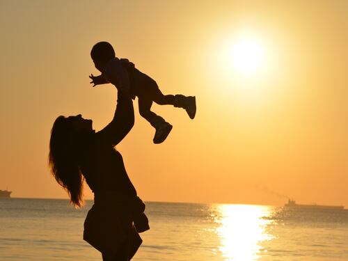 Mamme in Campania, mission impossible. Ecco cosa dice una ricerca di Save the Children