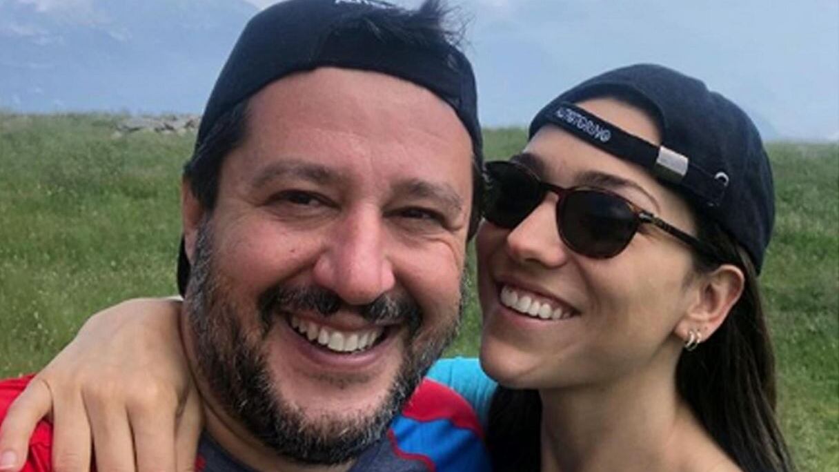 "Divorziato e sta con una ragazzina". Per attaccare Salvini ora offendono la sua famiglia
