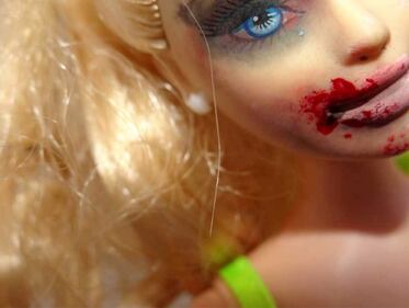 Quando c'è anche Barbie tra le vittime di violenza sulle donne 5