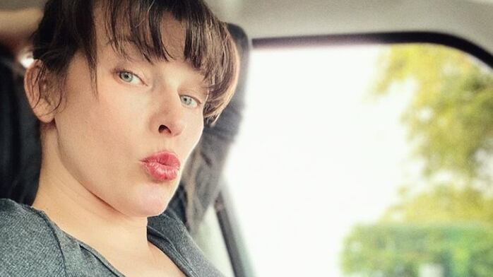 Milla Jovovich: "La gravidanza? Mi ha ridato il seno"