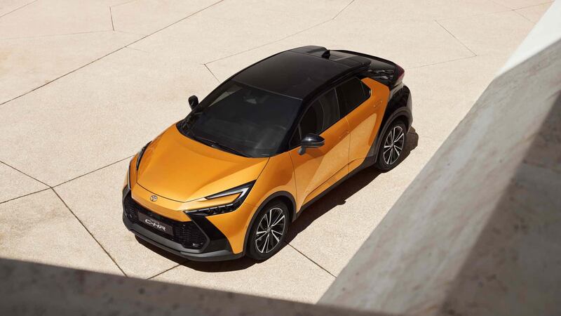 Toyota C-HR 2023, guarda tutte le foto 7