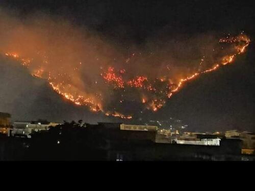 Sarno, evacuate 200 persone per un vasto incendio